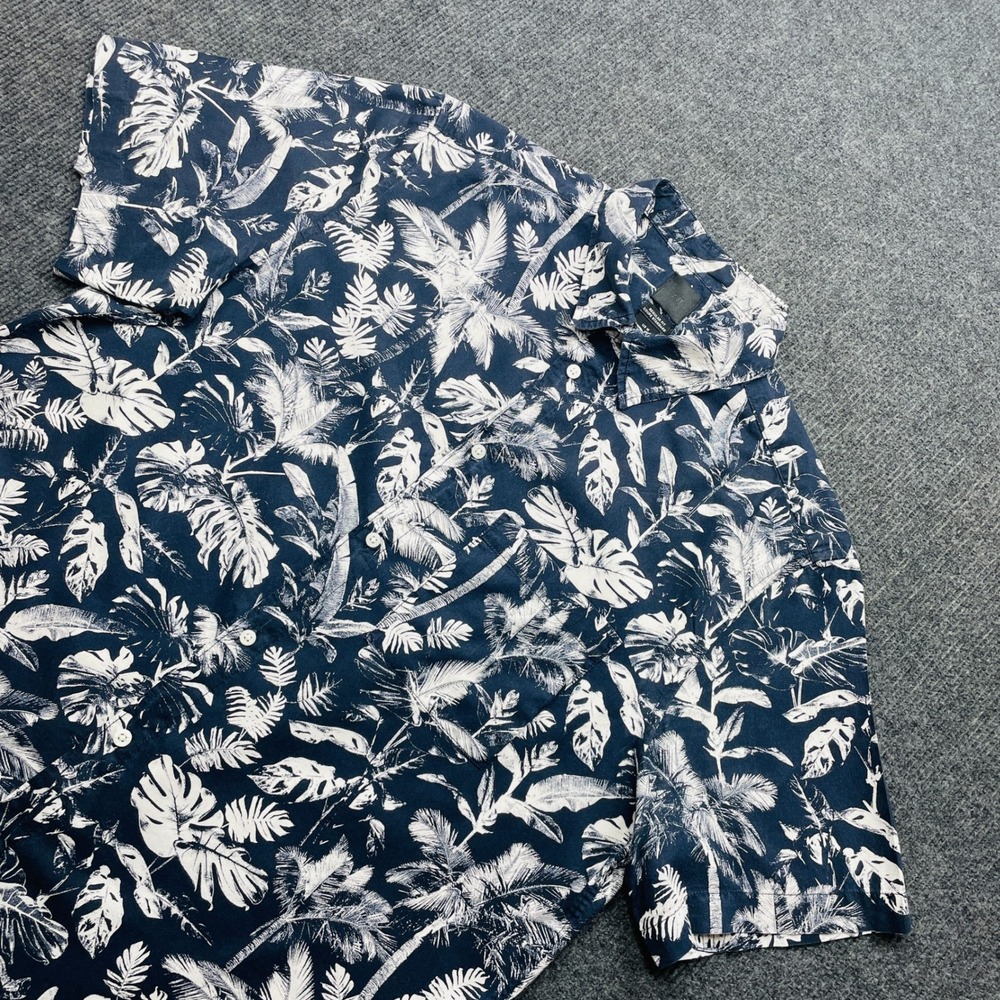 H&M Mens M Tropical Palm Leaf Button Down Shirt Navy Blue White Short Sleeve